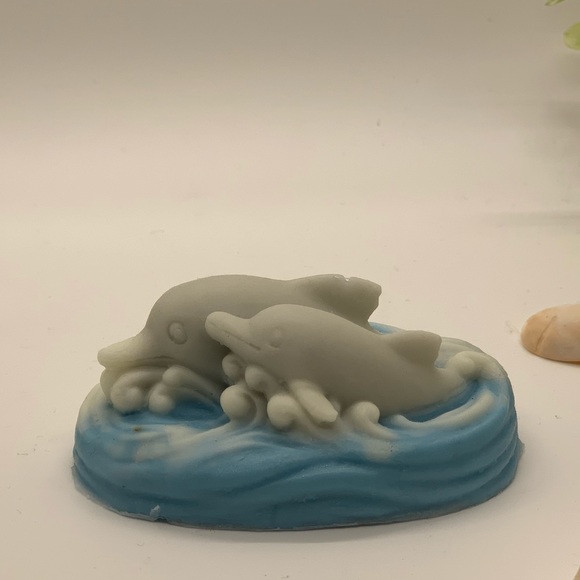 Beautiful pair of dolphins soap - Picture 2 of 2